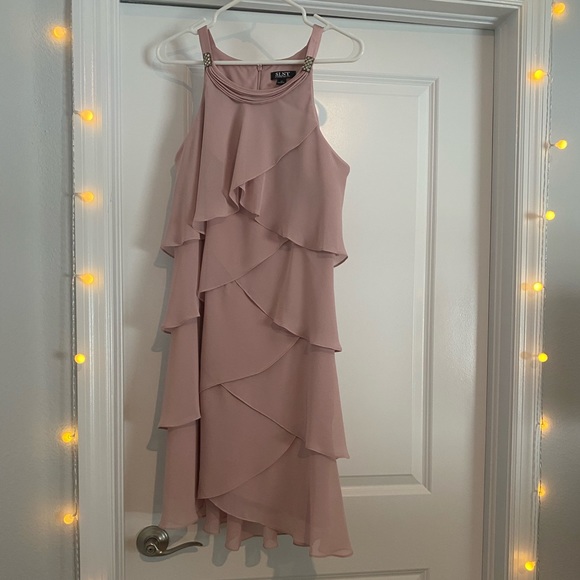 Dresses & Skirts - Beautiful dress Wore one time. Like new Size 12.